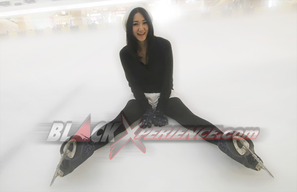 Lisye: Melepas Jenuh dengan Ice Skating