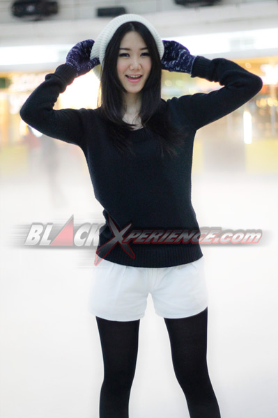 Lisye: Melepas Jenuh dengan Ice Skating