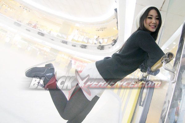 Lisye: Melepas Jenuh dengan Ice Skating