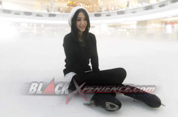 Lisye: Melepas Jenuh dengan Ice Skating