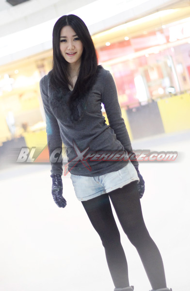 Lisye: Melepas Jenuh dengan Ice Skating