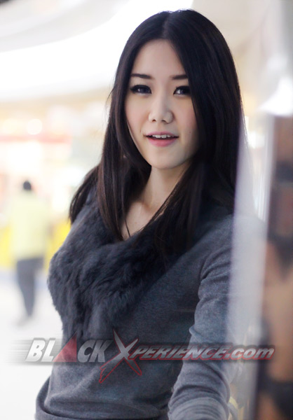 Lisye: Melepas Jenuh dengan Ice Skating