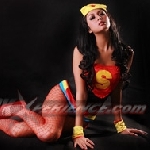 Aksi Mickey Sebagai Super Woman