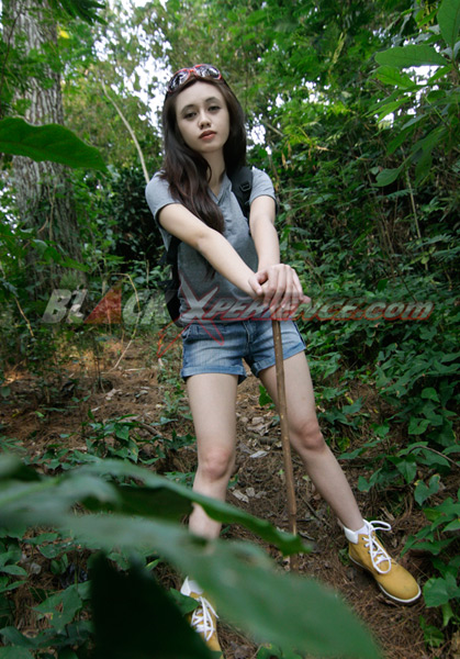 Sonia, Nikmati Tantangan Dengan Hiking