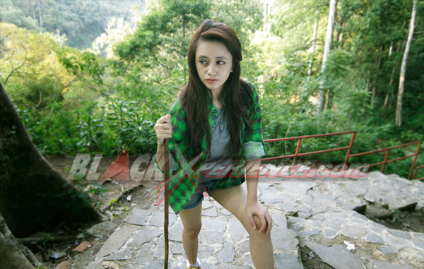 Sonia, Nikmati Tantangan Dengan Hiking