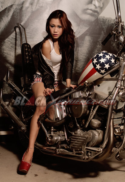 Dewi, Fenomena Seorang Lady Biker