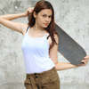 Aksi Luciana Bermain Skateboard