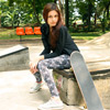 Aksi Luciana Bermain Skateboard
