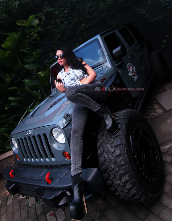 Pesona April vs Jeep Wrangler Rubicon 10th Anniversary
