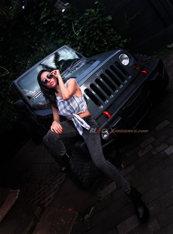 Pesona April vs Jeep Wrangler Rubicon 10th Anniversary