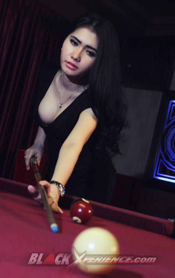 Amara Putri, si cantik yang gemar bermain billiard
