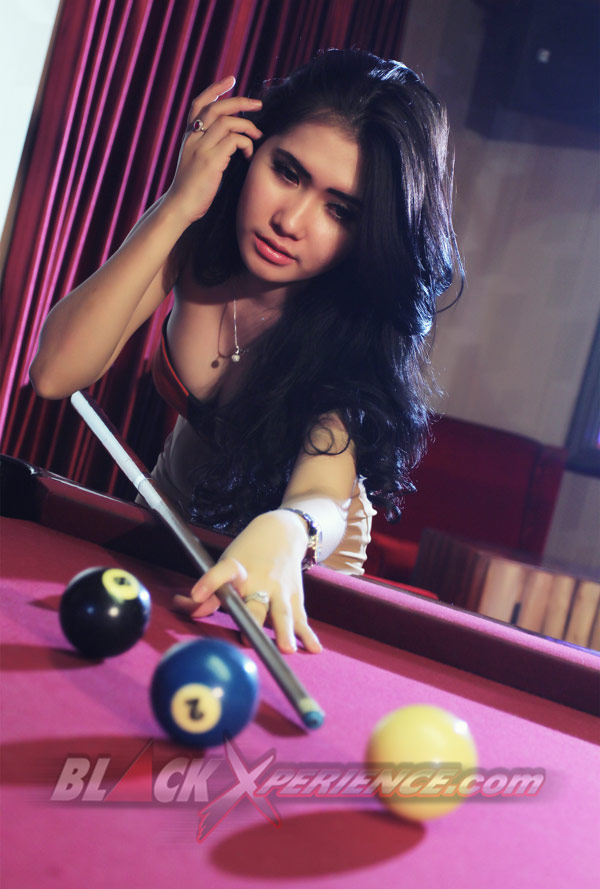 Amara Putri, si cantik yang gemar bermain billiard