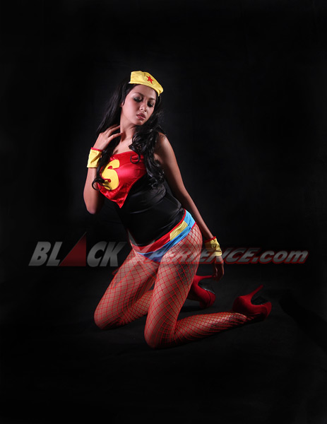 Aksi Mickey Sebagai Super Woman