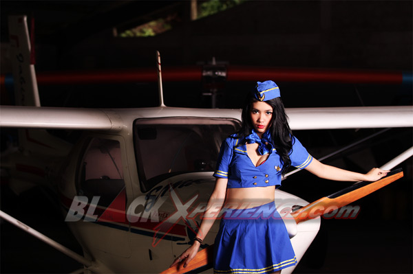 Dekap Mesra Jasmin Di Atas Pesawat