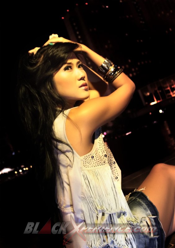 Bermalam Bersama Christal