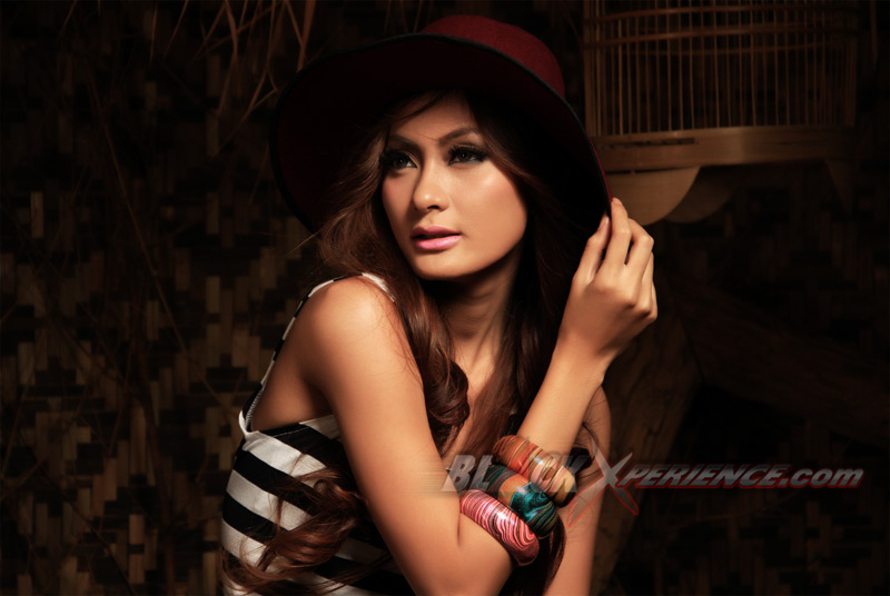 Rya Nightingale, So Hot and Dangerous