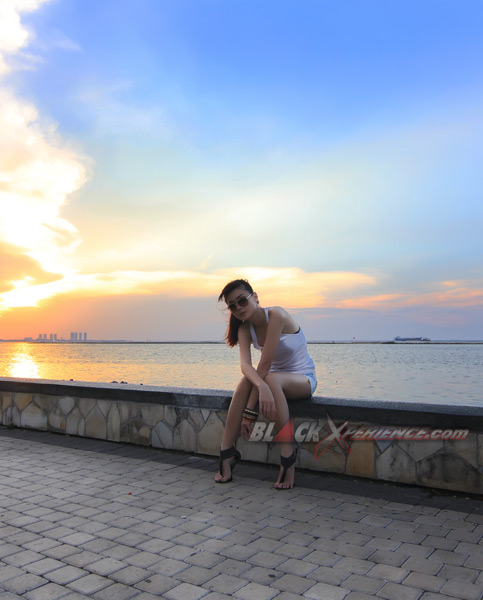 Jalan Sore Dengan Stella