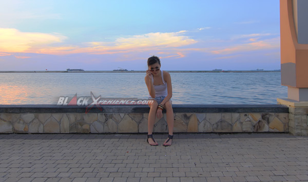 Jalan Sore Dengan Stella