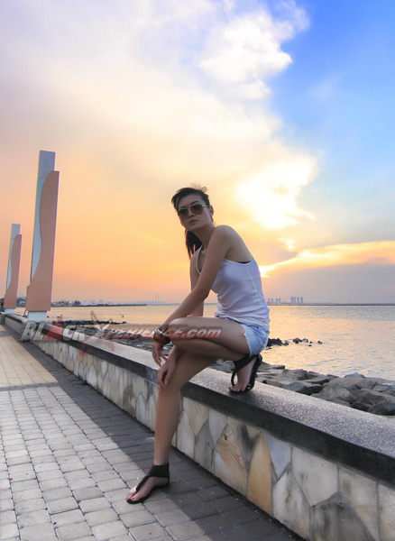 Jalan Sore Dengan Stella