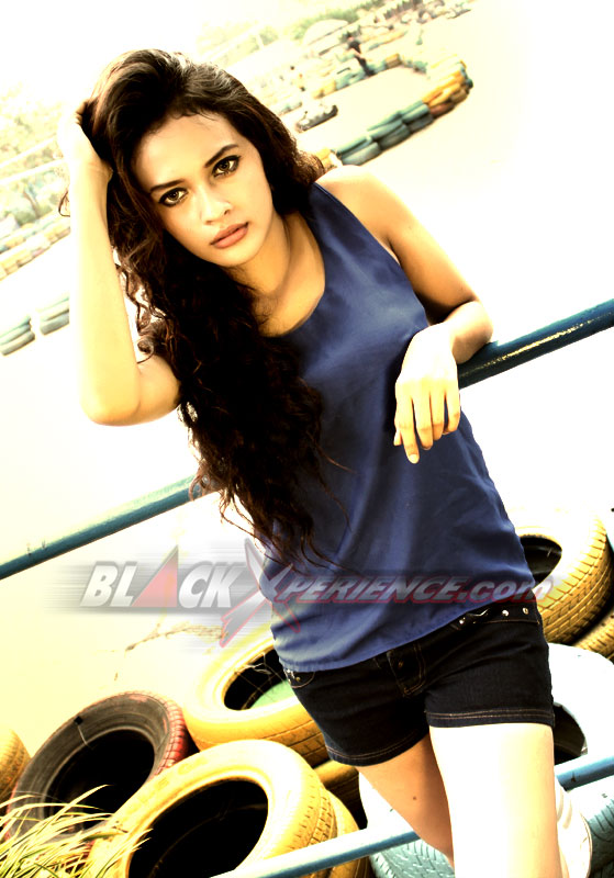 Amel, Menyukai Permainan Pria