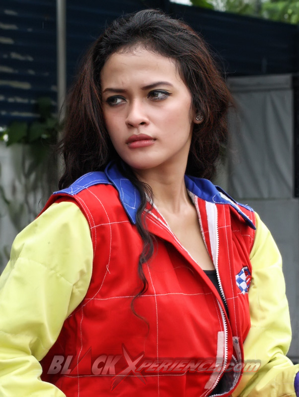 Amel, Menyukai Permainan Pria