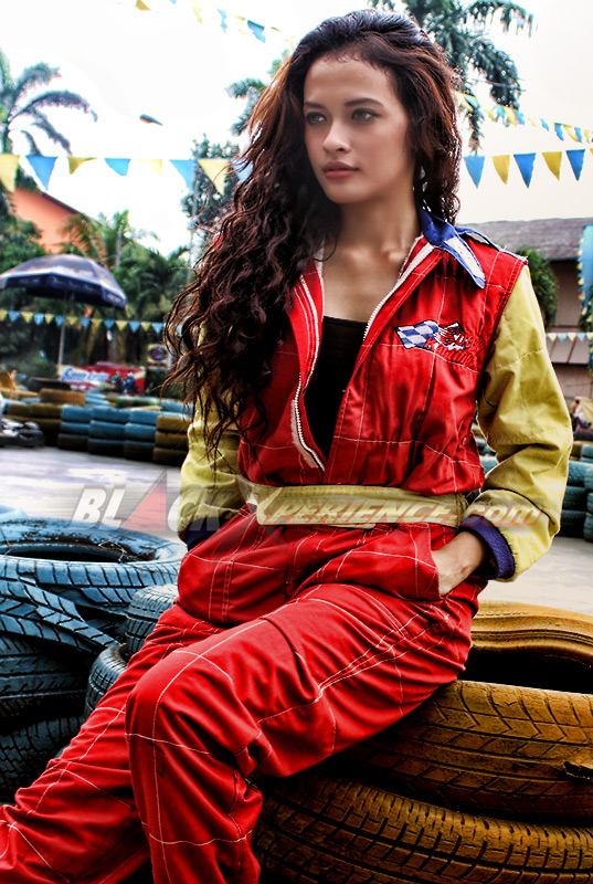 Amel, Menyukai Permainan Pria