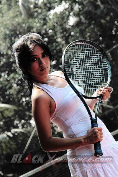 Dhita Tetap Sehat Dan Stylish Dengan Tenis