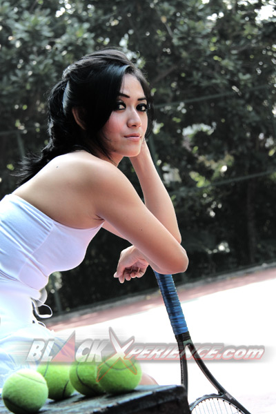 Dhita Tetap Sehat Dan Stylish Dengan Tenis