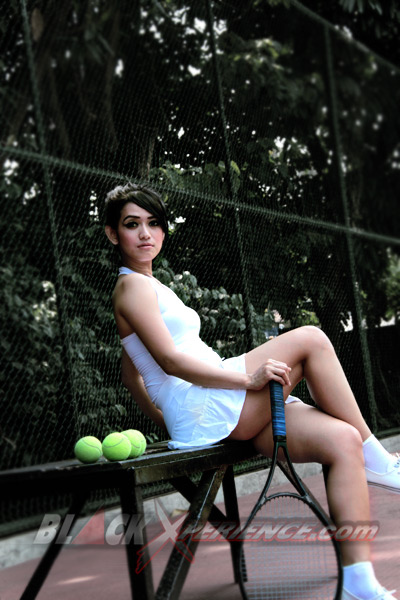 Dhita Tetap Sehat Dan Stylish Dengan Tenis