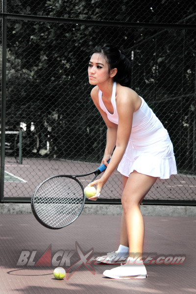 Dhita Tetap Sehat Dan Stylish Dengan Tenis