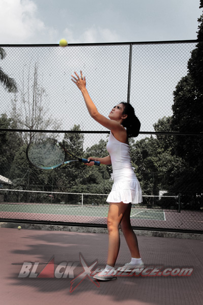 Dhita Tetap Sehat Dan Stylish Dengan Tenis