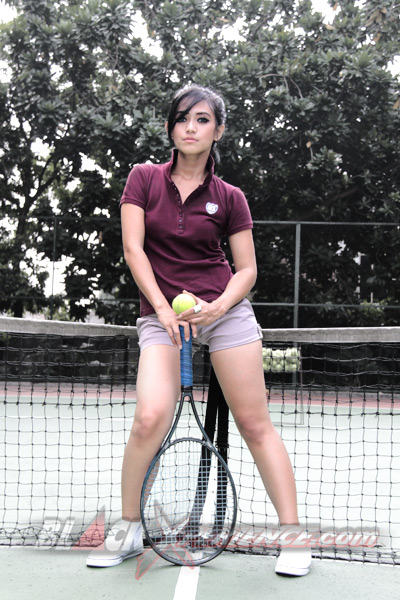 Dhita Tetap Sehat Dan Stylish Dengan Tenis