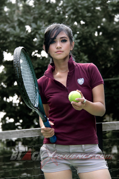 Dhita Tetap Sehat Dan Stylish Dengan Tenis