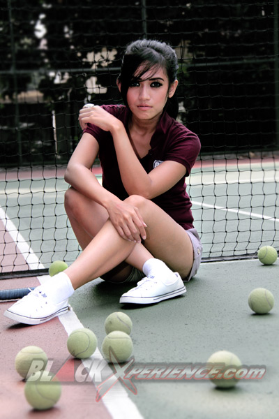 Dhita Tetap Sehat Dan Stylish Dengan Tenis