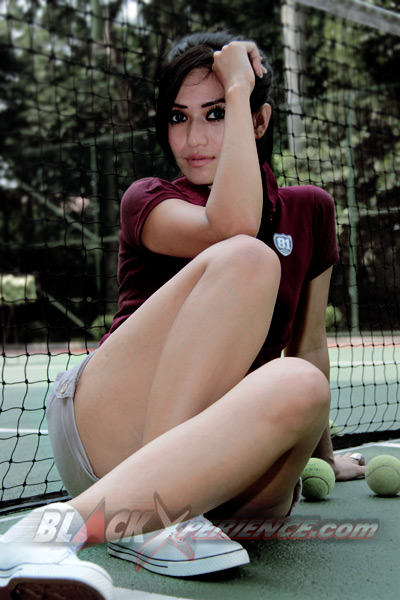 Dhita Tetap Sehat Dan Stylish Dengan Tenis