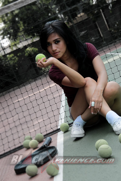 Dhita Tetap Sehat Dan Stylish Dengan Tenis