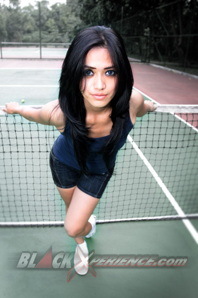 Dhita Tetap Sehat Dan Stylish Dengan Tenis