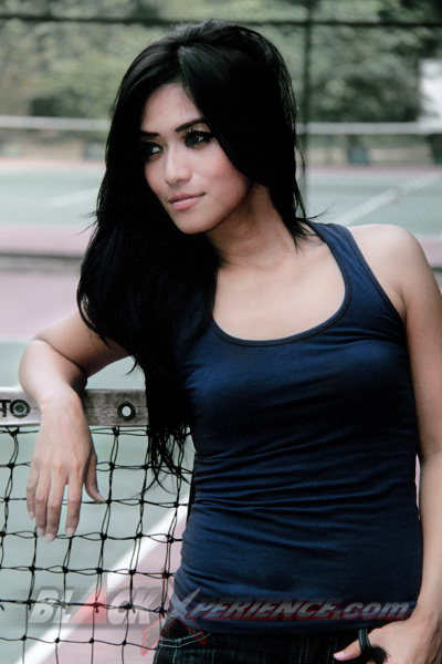 Dhita Tetap Sehat Dan Stylish Dengan Tenis