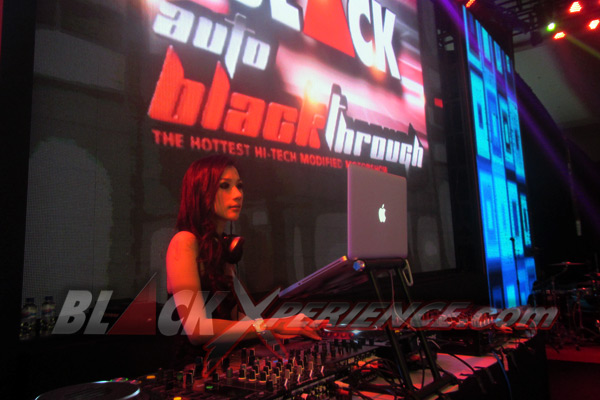 Djarum Black Autoblackthrough Surabaya 2013