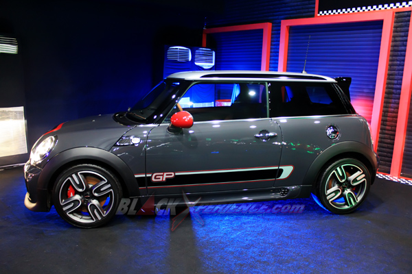 Aroma Balap di Dua Model Baru MINI John Cooper Works