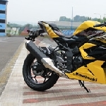 Kawasaki Ninja 250 RR Mono, Paduan Gaya Balap Dan Comfort Riding