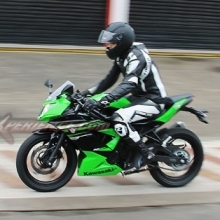 Kawasaki Ninja 250 RR Mono, Paduan Gaya Balap Dan Comfort Riding