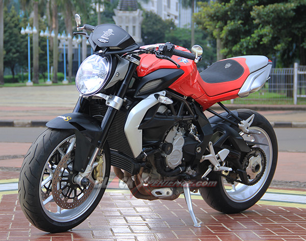 MV Agusta Brutale 675 Front View
