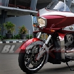 Victory Cross Country, Handling Ringan