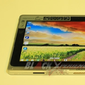 Acer Switch 10 - Tampak layar Depan
