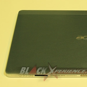 Acer Switch 10 - Tampak Cover Belakang