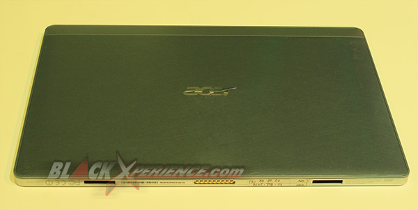 Acer Switch 10 - Tampak Cover Belakang