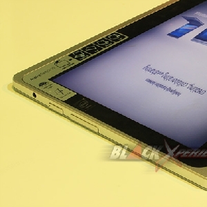 Acer Switch 10 - Sisi Kiri Tablet, Tombol Power dan Volume
