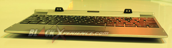 Acer Switch 10 -  keyboard Dock depan