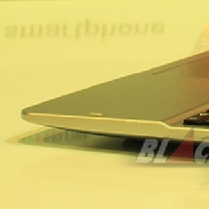 Acer Switch 10 - keyboard Dock Samping Kanan, Port USB